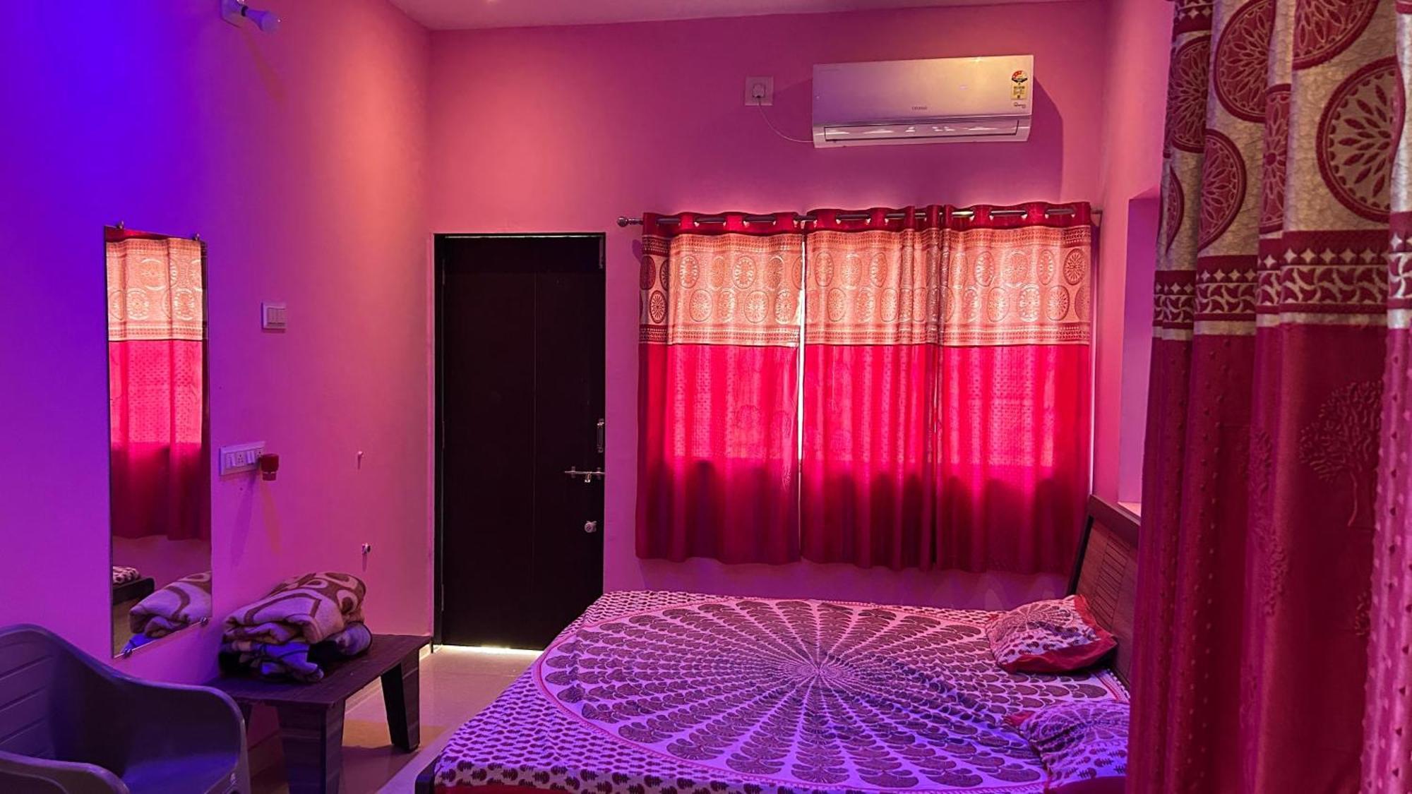 Dwarka Home Stay 2 Only Family エクステリア 写真